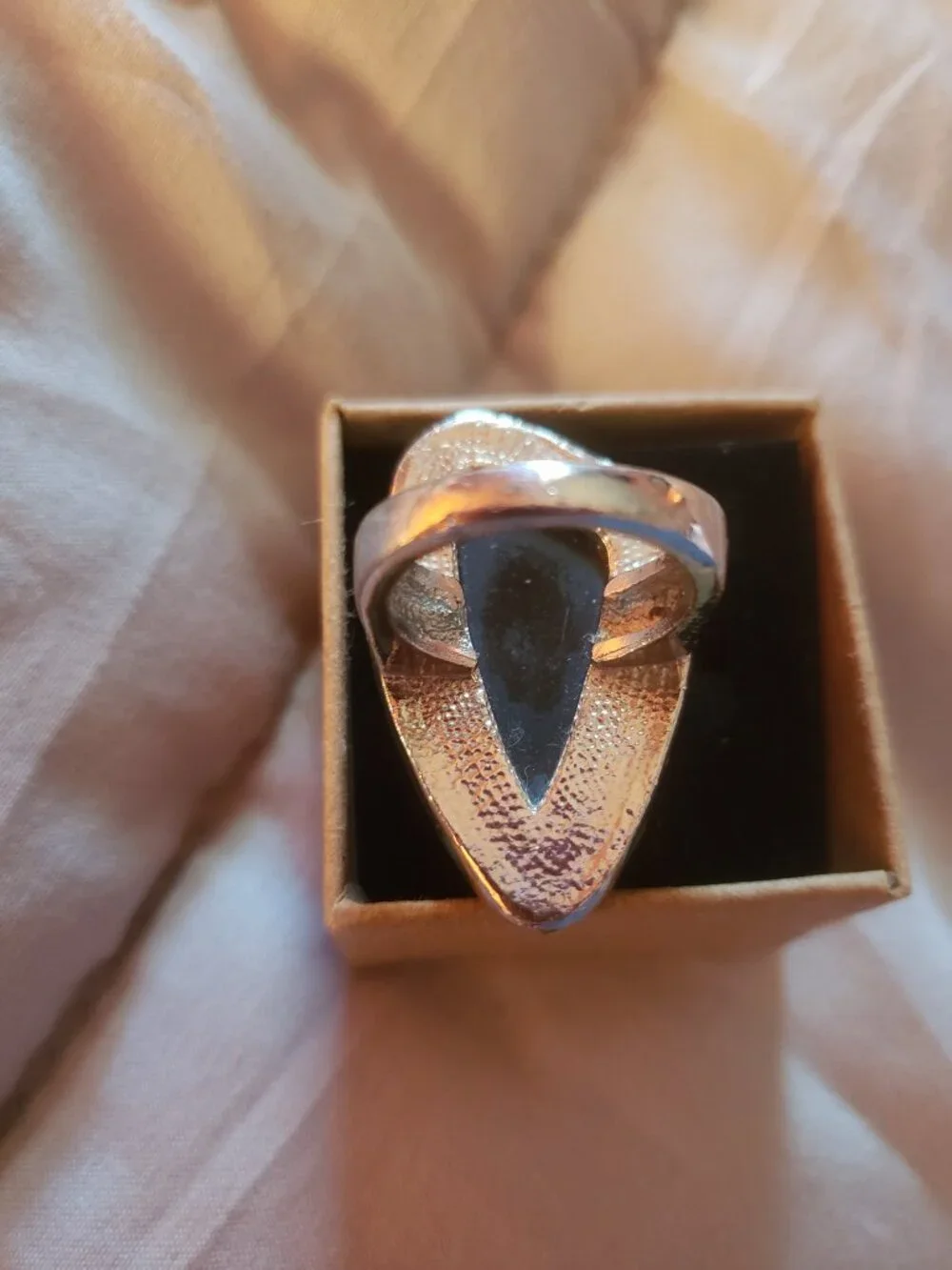 Retro mother of pearl Ring 7 to 7.5.